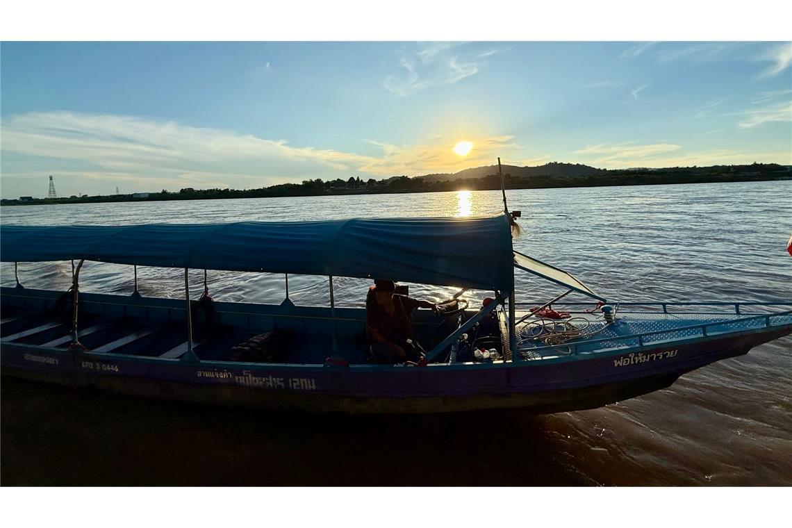 Der mächtige Mekong ist einer der berühmtesten Flüsse Asiens. Mit Schnellbooten können Besucher von Thailand in die Sonderwirtschaftszone übersetzen.