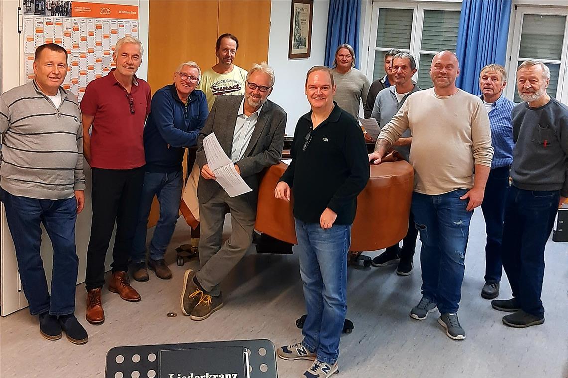 Der Männerchor vom Liederkranz Steinbach sucht neue Sänger. Mit Gemeinschaftserlebnis und Singspaß statt steifer Chorproben und perfekter Töne wollen sie auch jüngere Sänger überzeugen. Foto: Liederkranz Steinbach