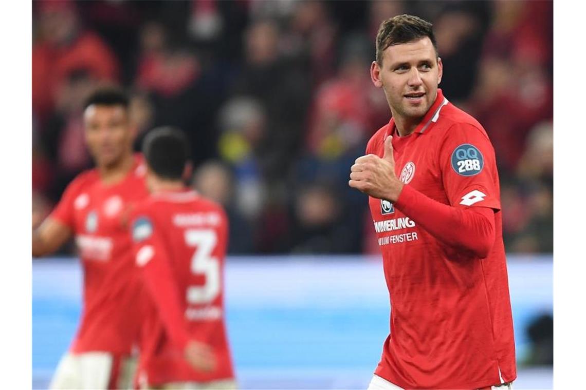 Mainz siegt bei Beierlorzers Heim-Debüt gegen Frankfurt Der Mainzer Adam Szalai jubelt nach seinem Treffer zum 2:1 gegen Eintracht Frankfurt. Foto: Torsten Silz/dpa