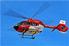 Der Mann ist mit einem Rettungshubschrauber ins Krankenhaus gebracht worden. Symbolbild: DRF