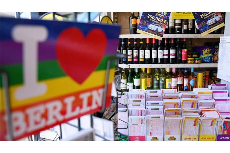 Der Mann legte seinen Lottoschein persönlich vor (Symbolbild).