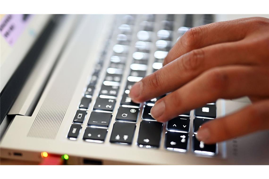 Der Mann verlor viel Geld (Symbolbild).