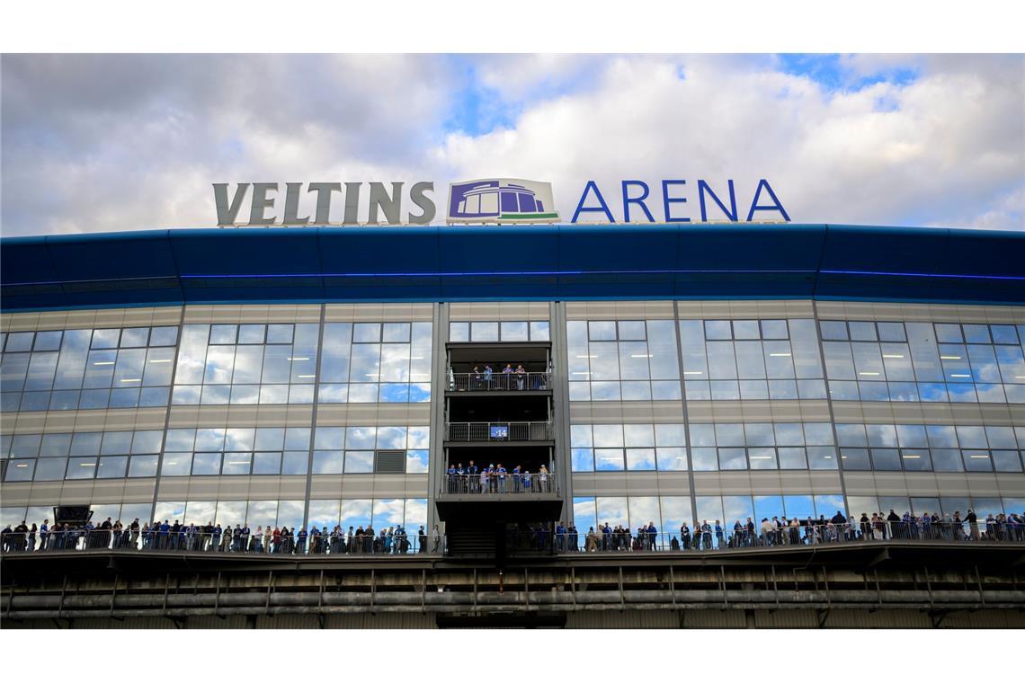 Der Mann war nach Angaben der Polizei bei einer Führung durch das Stadion vom FC Schalke 04 dabei gewesen. (Symbolbild)