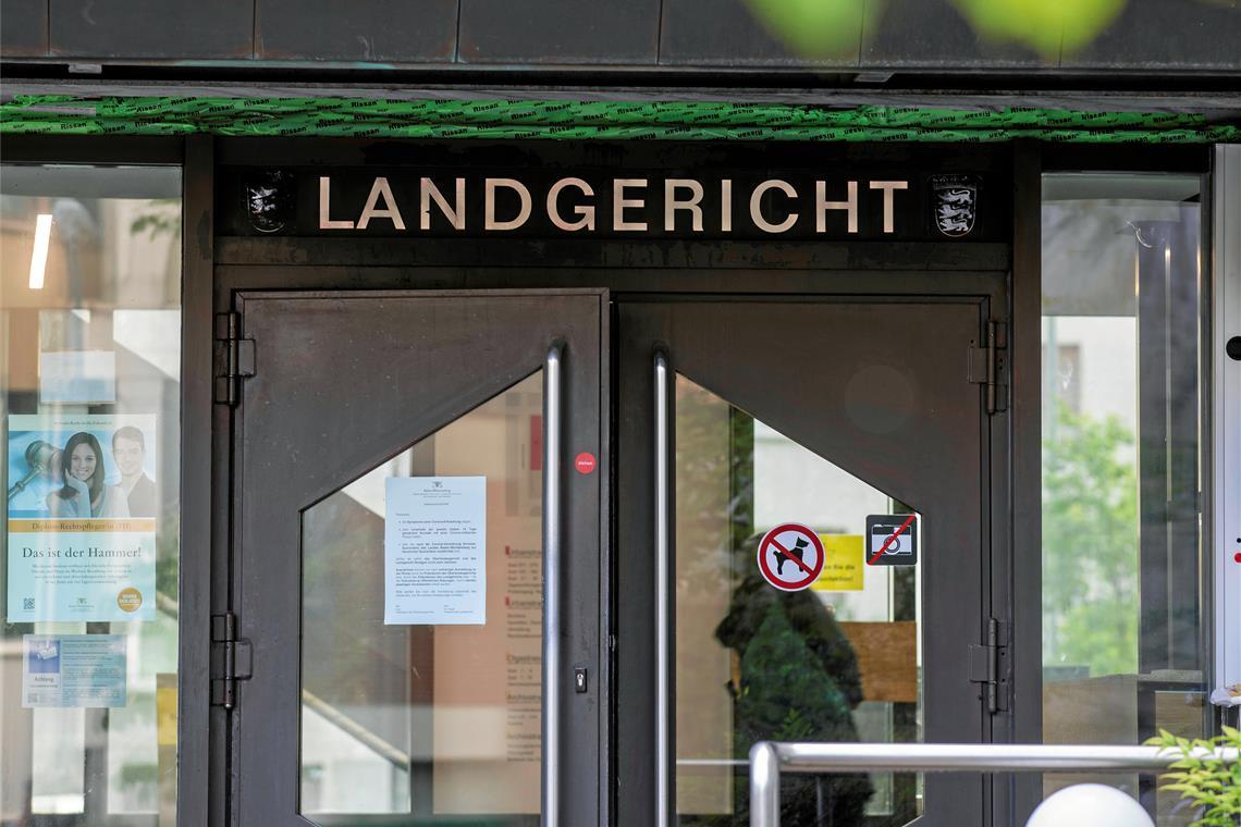 Der Mann wurde erheblich am Kopf und am Gesicht verletzt und verlor auch zwei Zähne. Symbolfoto: Alexander Becher