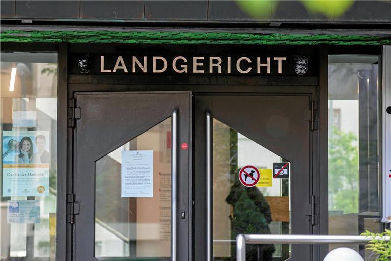 Der Mann wurde erheblich am Kopf und am Gesicht verletzt und verlor auch zwei Zähne. Symbolfoto: Alexander Becher