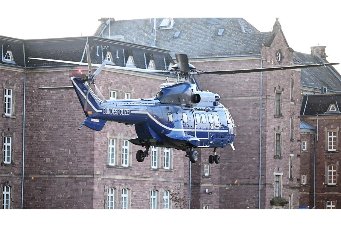 Der Mann wurde mit dem Hubschrauber nach Karlsruhe gebracht.