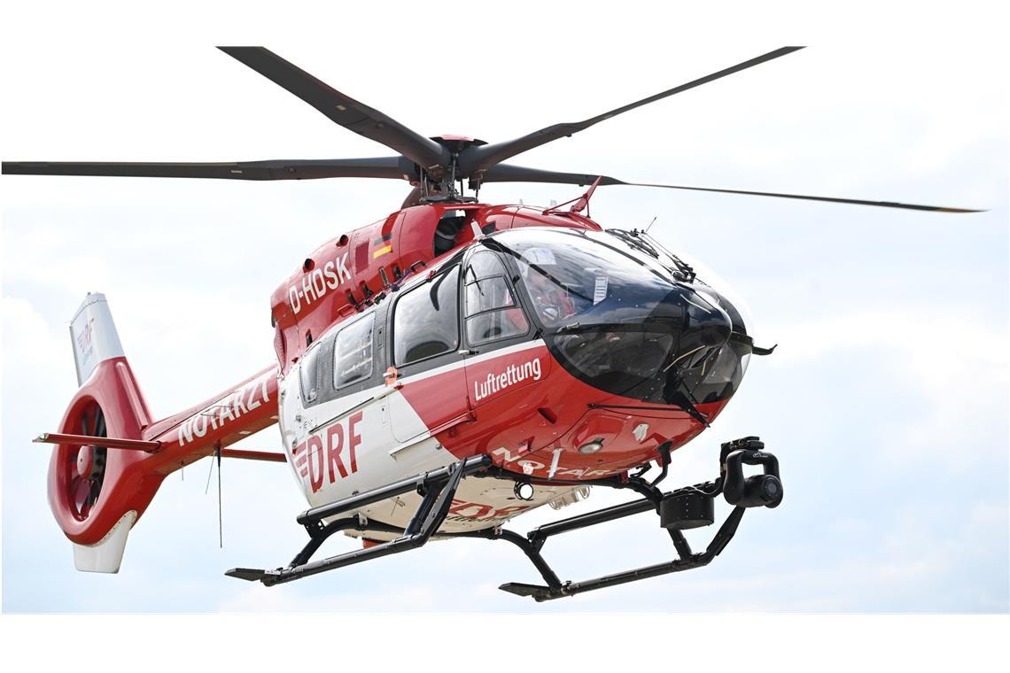 Arbeiter stirbt nach Sturz vom Dach Der Mann wurde mit einem Hubschrauber ins Krankenhaus geflogen (Symbolbild).