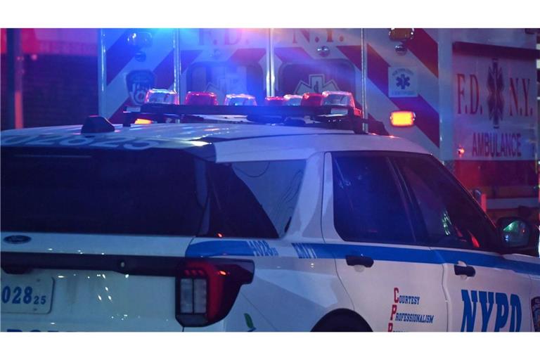 Der Mann wurde mit einer Schädelfraktur in ein Krankenhaus gebracht (Symbolbild).