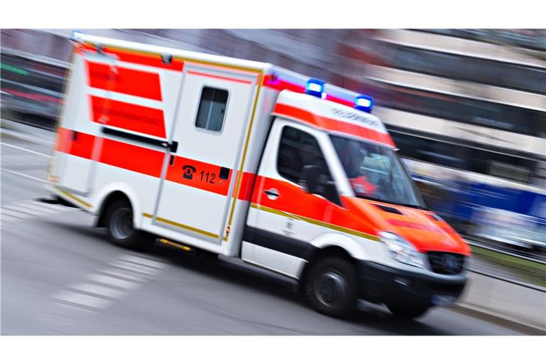 Der Mann wurde schwer verletzt (Symbolbild).