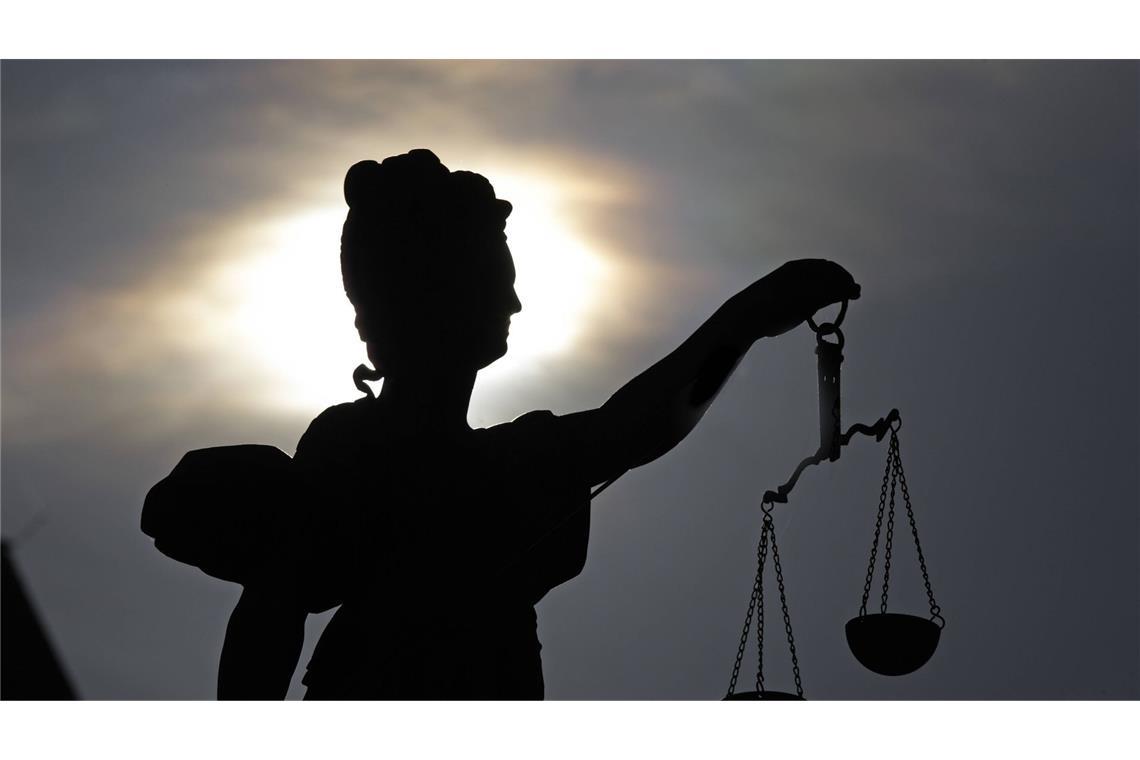 Der Mann wurde unter anderem zu einer Gefängnisstrafe verurteilt. (Symbolfoto)