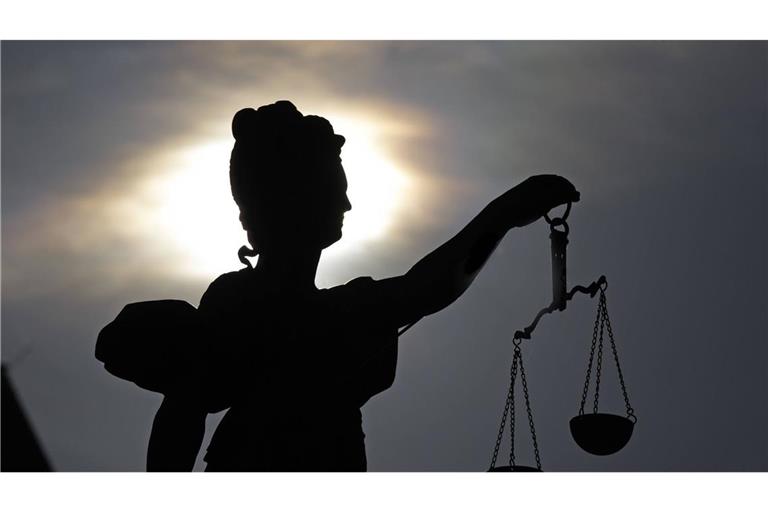 Der Mann wurde unter anderem zu einer Gefängnisstrafe verurteilt. (Symbolfoto)