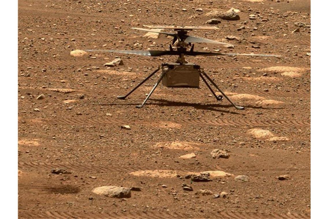 Mars-Hubschrauber knipst Hügel - und muss schneller drehen Der Mars-Hubschrauber „Ingenuity“ muss seine Rotorblätter künftig noch schneller drehen - die Luft wird dünner. Foto: NASA/JPL-Caltech/dpa