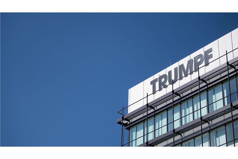 Der Maschinenbauer Trumpf hat wegen der schwierigen Weltwirtschaft und Kosten für einen Stellenabbau rote Zahlen geschrieben. (Symbolbild)
