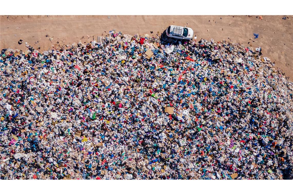 200 Fußballstadien voll Kleidermüll - so viel werfen wir weg Der Materialwert der globalen Kleiderabfälle liegt laut BCG bei geschätzten 150 Milliarden US-Dollar jährlich. (Archivbild)