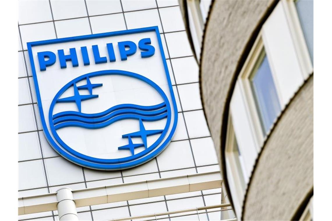 Corona-Krise verschafft Philips Auftragsboom Der Medizintechnikkonzern Philips spürt eine starke Nachfrage nach Monitor-Systemen und Beatmungsgeräten. Foto: Koen Van Weel/ANP FILES/dpa