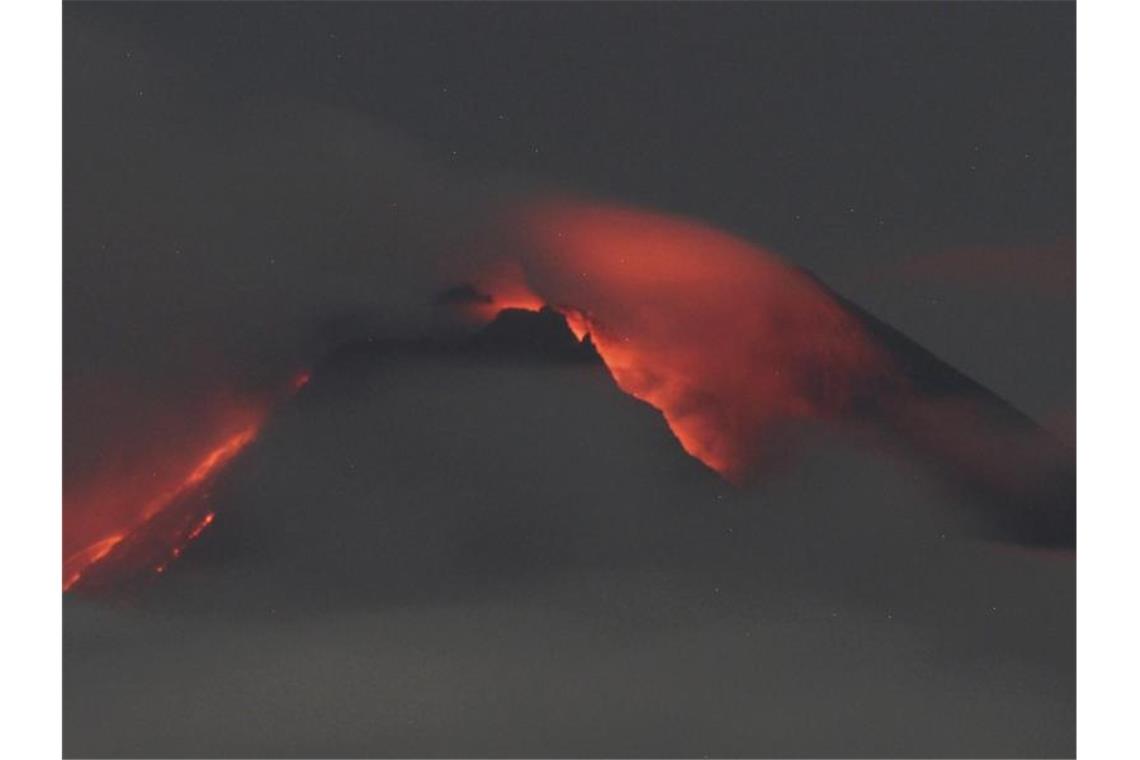 Vulkan Merapi spuckt Lava und Asche - Hunderte fliehen