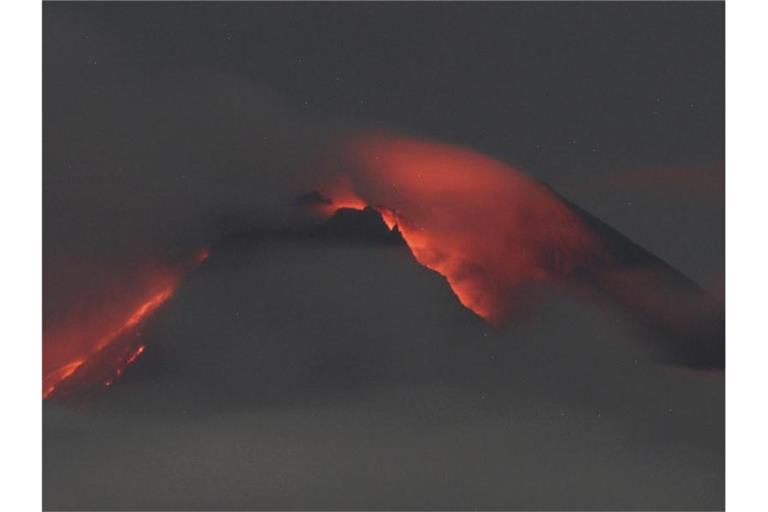 Der mehr als 2900 Meter hohe Merapi ist ein sogenannter Stratovulkan. Foto: Ranto Kresek/AP/dpa