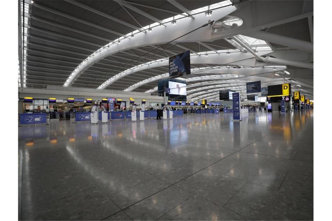 Der menschenleere Terminal 5 am Flughafen Heathrow. British Airways streicht wegen des 48 stündigen Streiks nahezu alle Flüge. Foto: Matt Dunham/AP