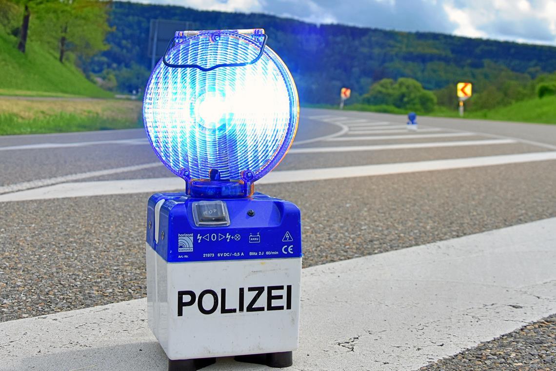 Der Mercedes-Fahrer konnte kurze Zeit später auf einem Parkplatz festgestellt werden. Symbolfoto: Tobias Sellmaier