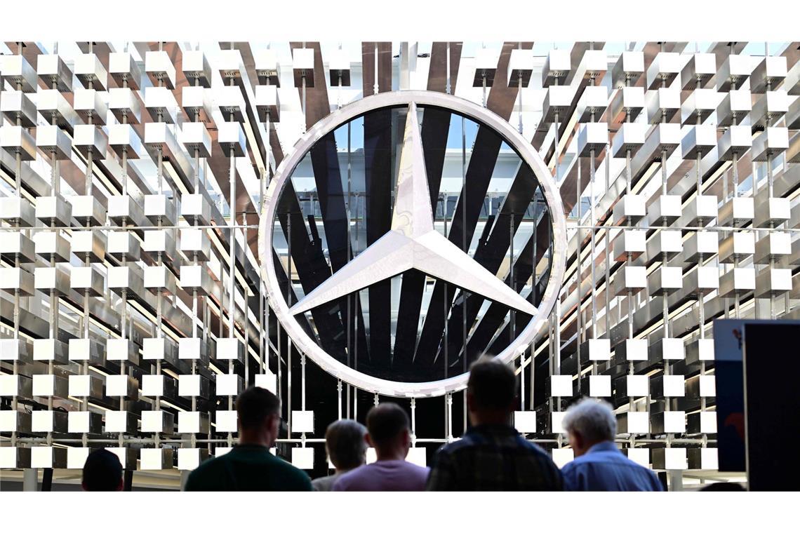 Der Mercedes-Showroom im Stil eines GLC-Frontgrills