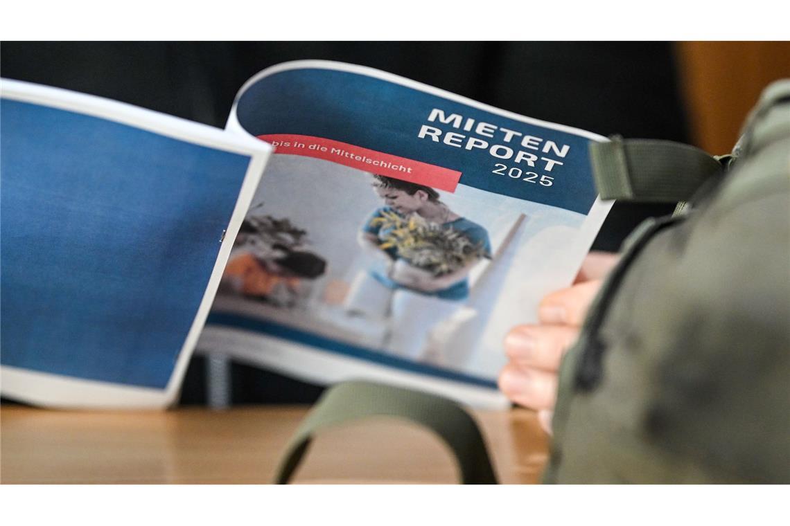 Der Mietenreport des Mieterbunds weist auf eine zunehmende Überbelastung durch Wohnkosten auch des Mittelstands hin.