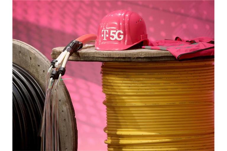 Der Mobilfunk-Ausbau mit 5G-Antennen ist vor allem für die Industrie wichtig. Foto: Oliver Berg/dpa
