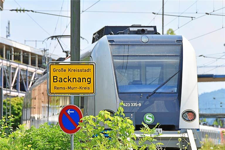 Der Mobilitätspass könnte einen Anreiz dazu geben, mit der S-Bahn statt mit dem Auto zur Arbeit zu fahren. Symbolbild: Tobias Sellmaier 
