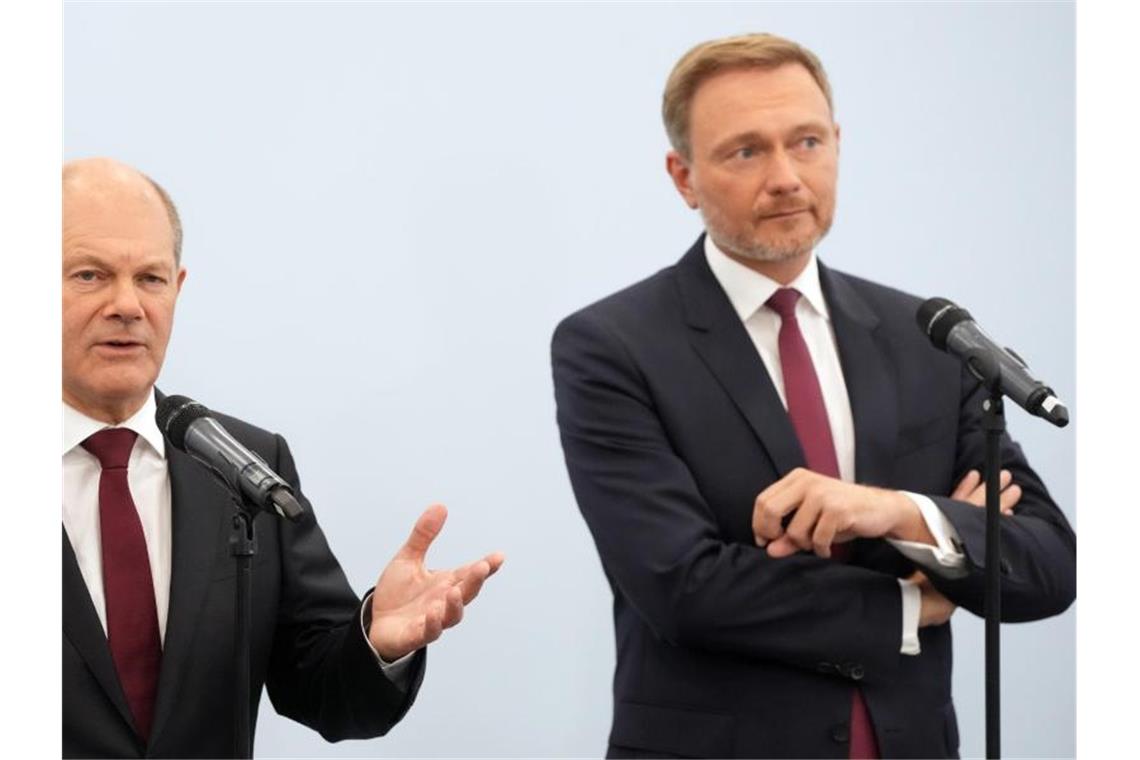 FDP-Politiker für Lindner als Ampel-Finanzminister Der mögliche neue Kanzler Olaf Scholz (l) - und sein künftiger Finanzminister und Amtsnachfolger Christian Lindner?. Foto: Kay Nietfeld/dpa
