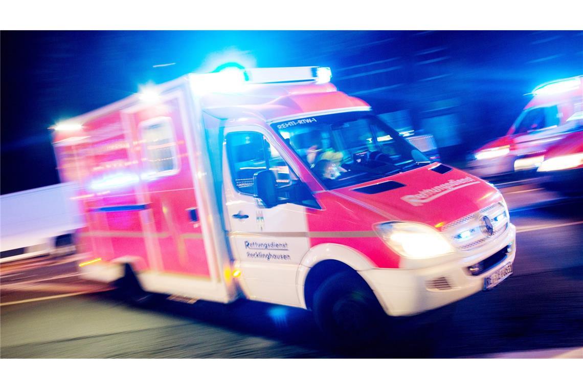 86-jähriger Mofafahrer stirbt nach Zusammenstoß mit Lkw Der Mofafahrer kam nach dem Unfall am Dienstag in eine Klinik. Dort erlag er heute seinen schweren Verletzungen. (Symbolbild)
