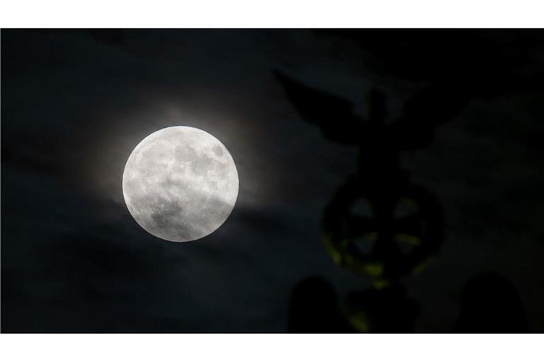 Der Mond kommt der Erde näher. (Archivbild)