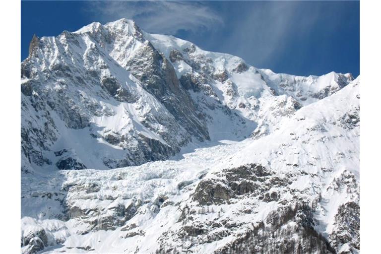 Der Mont Blanc ist der höchste Berg Europas. Immer wieder kommt es hier zu Lawinenabgängen. Foto: Str/epa ansa/dpa/Archiv