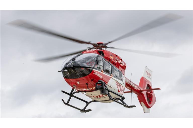 Der Motorradfahrer wurde mit schweren Verletzungen in ein Krankenhaus gebracht. Doch dort kam jede Hilfe zu spät. Symbolbild)
