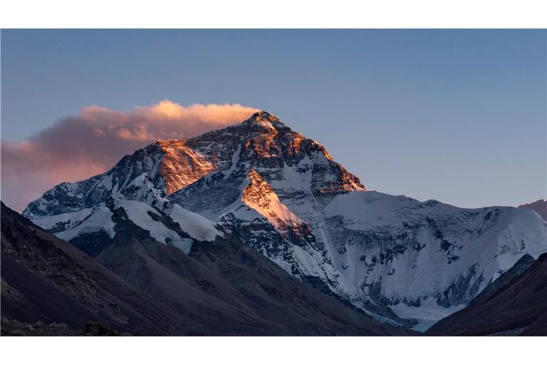 Der Mount Everest befindet sich an der Grenze von Nepal und China. (Archivbild)