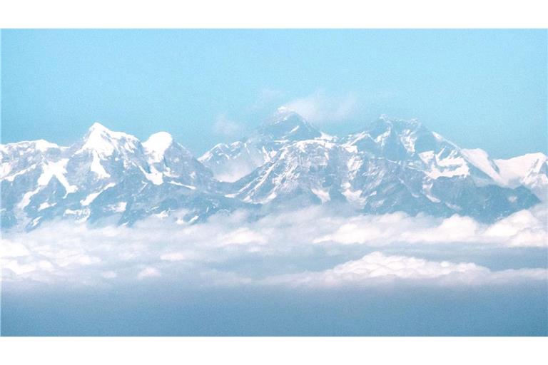 Der Mount Everest vom Flugzeug aus gesehen. (Foto Archiv).