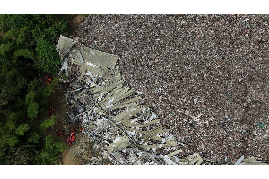 Der Müllberg, unter dem die Menschen begraben wurden, ist gewaltig.