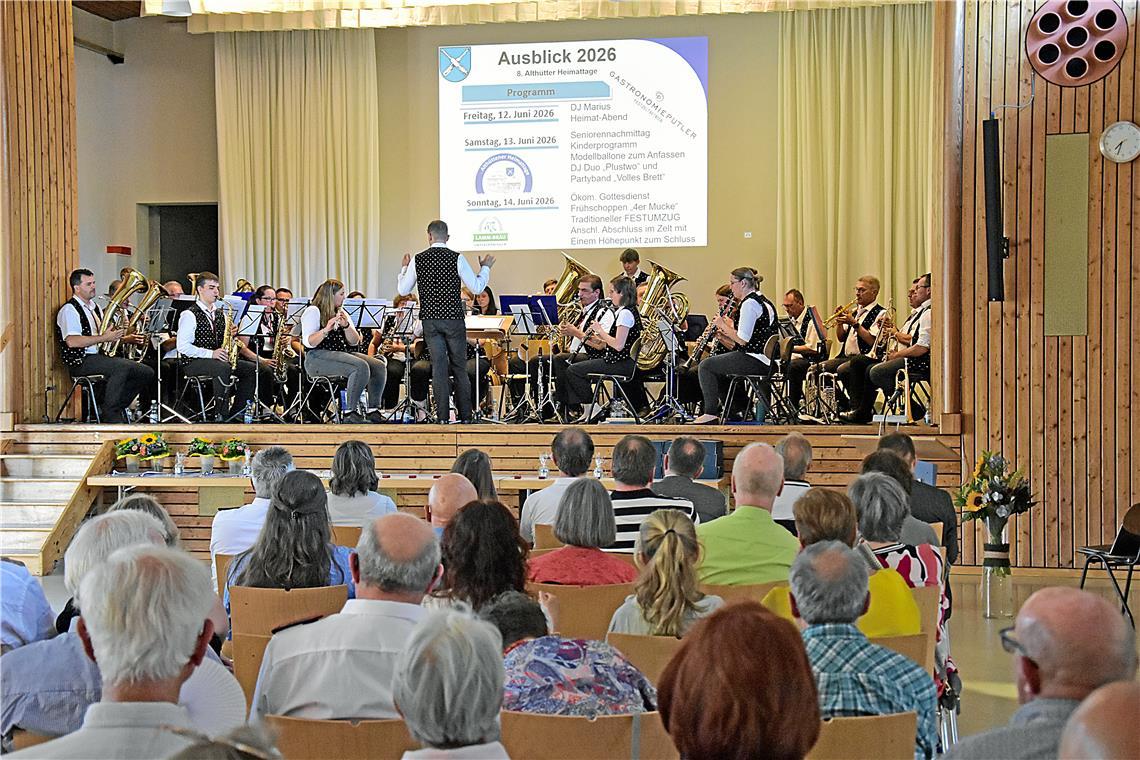 Althütte feiert seine engagierten Bürger Der Musikverein Althütte begleitete den Sommerempfang in der Festhalle musikalisch. Fotos: Tobias Sellmaier