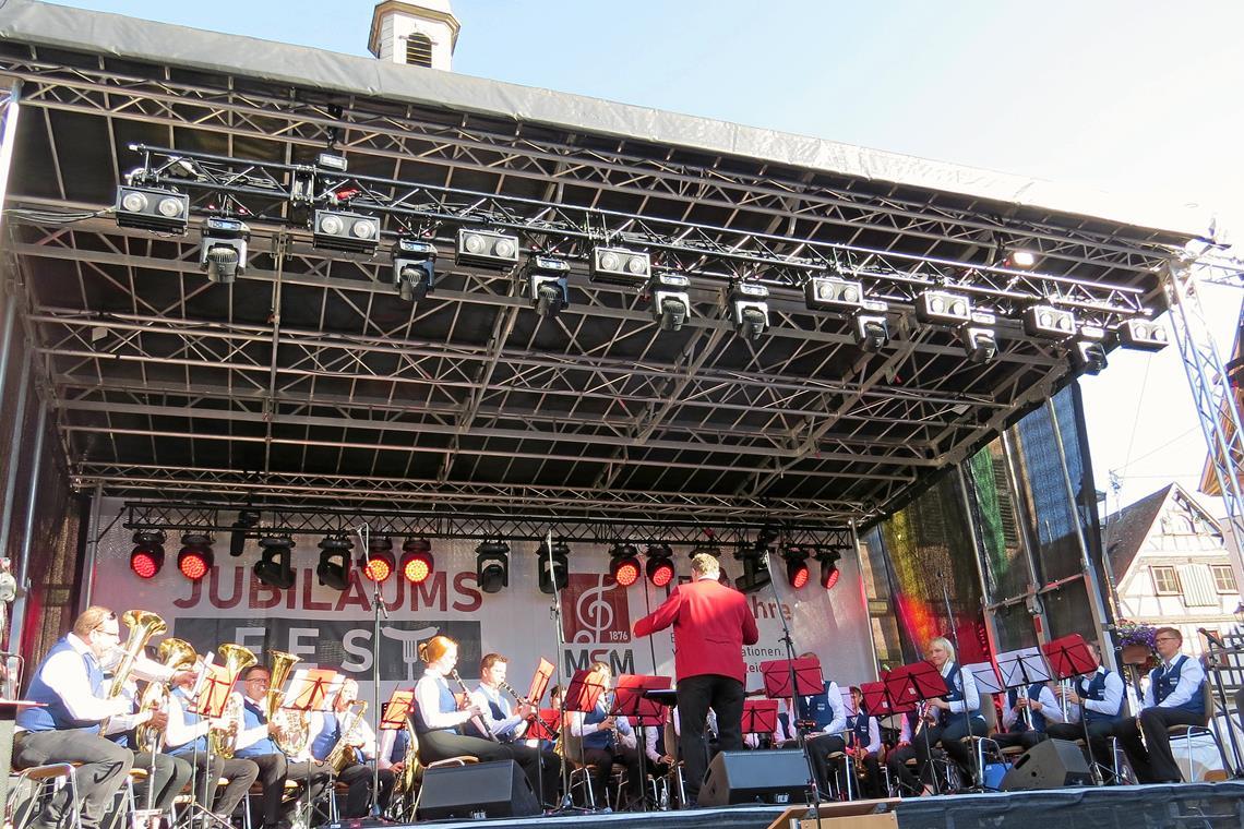 Der Musikverein Fornsbach vertritt die Stadtkapelle Murrhardt, die beim Abend de...