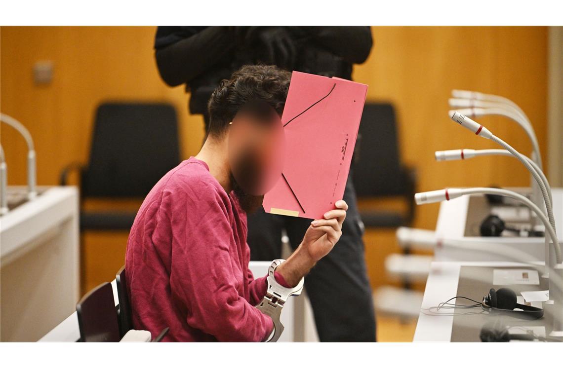 Frau des mutmaßlichen Messerangreifers sagt aus Der mutmaßliche Mannheimer Mörder Sulaiman A. vor dem Oberlandesgericht Stuttgart.