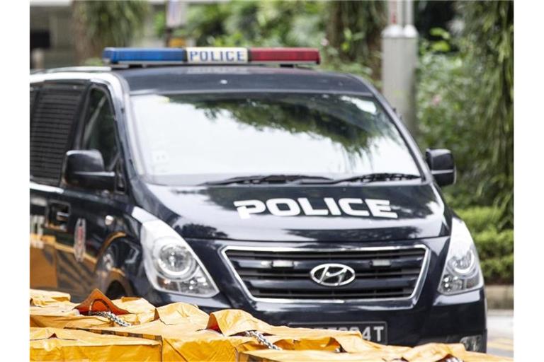 Der mutmaßliche Täter wurde von der Polizei kurz nach der Tat festgenommen (Archivbild). Foto: Yong Teck Lim/AP/dpa/Symbolbild