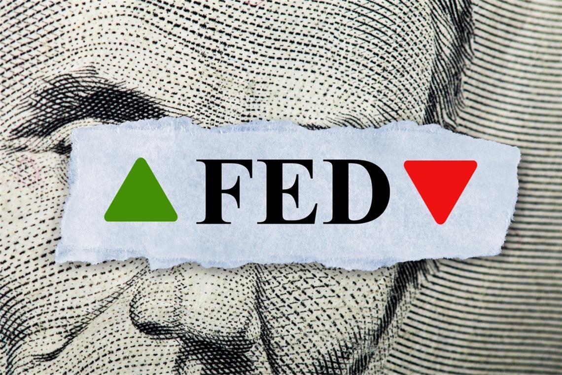 Wann ist der FED-Zinsentscheid? - Uhrzeit & was Anleger erwartet Der nächste FED-Zinsentscheid steht an: Am 17. September 2025 verkündet die US-Notenbank ihre Leitzins-Entscheidung. Uhrzeit, Prognosen und Bedeutung im Überblick.