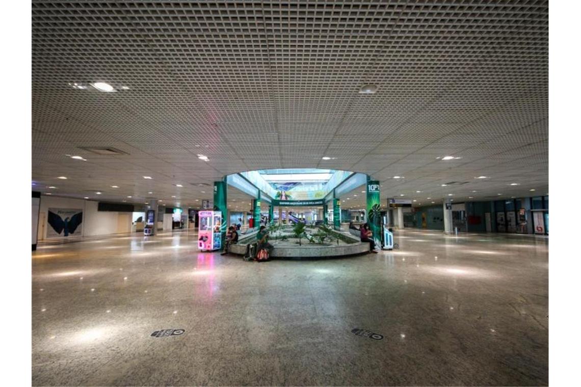 US-Regierung zieht Verbot für Einreisen aus Brasilien vor Der nahezu menschenleere Flughafen Eduardo Gomes in Brasilien. Foto: Lucas Silva/dpa