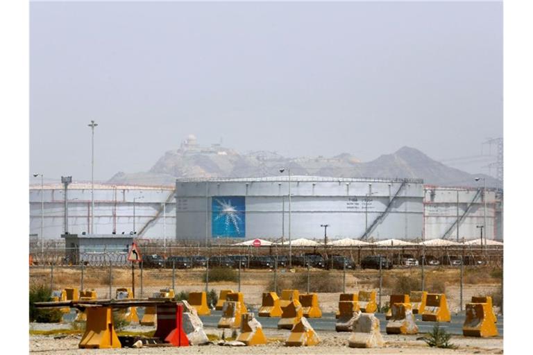 Der Nettogewinn des staatlichen saudischen Ölkonzerns ist zurückgegangen. Foto: Amr Nabil/AP/dpa