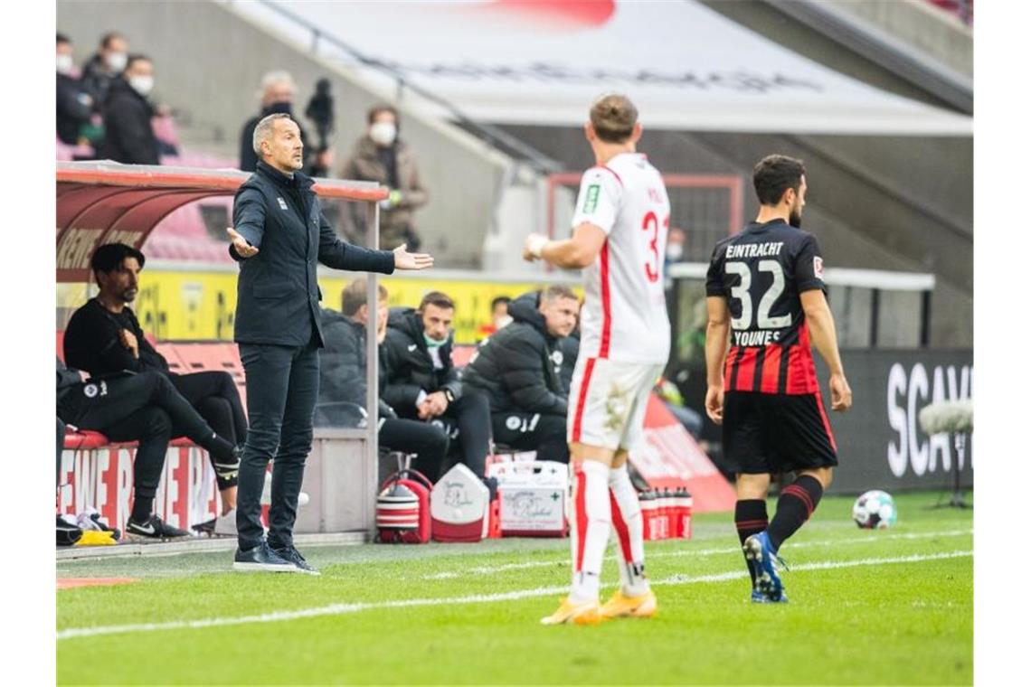 Der Neu-Frankfurter Amin Younes (r) kam bei seinem Bundesliga-Comeback für 20 Minuten zum Einsatz. Foto: Marcel Kusch/dpa