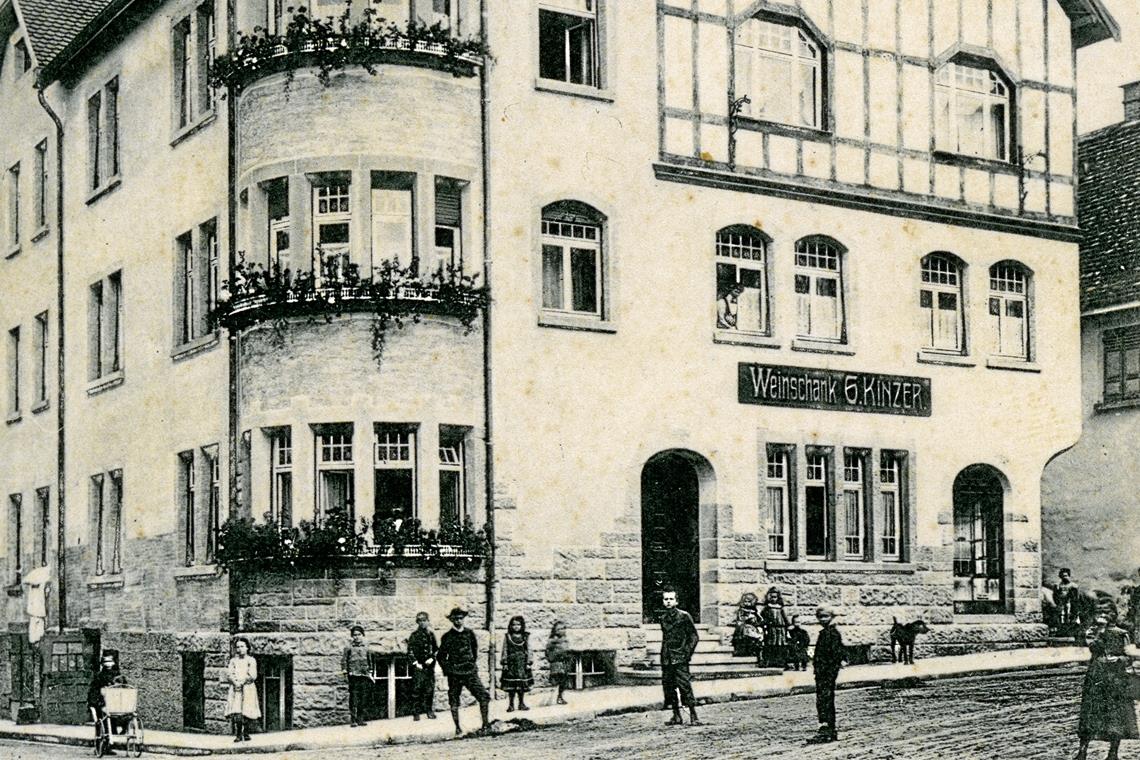 Der neu gebaute Weinausschank Gottlieb Kinzer um 1910. Repros: P. Wolf