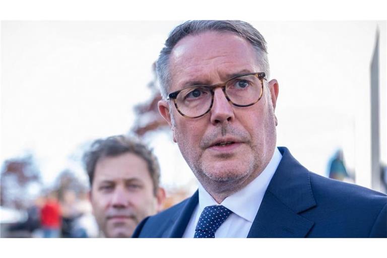 Der neue Arbeitsminister Alexander Schweitzer (re., mit Finanzminister Lars Klingbeil) hat gleich eine große Aufgabe vor sich. Dabei will sich Schweitzer nicht drängen lassen, sondern „zügig, aber gründlich" arbeiten.
