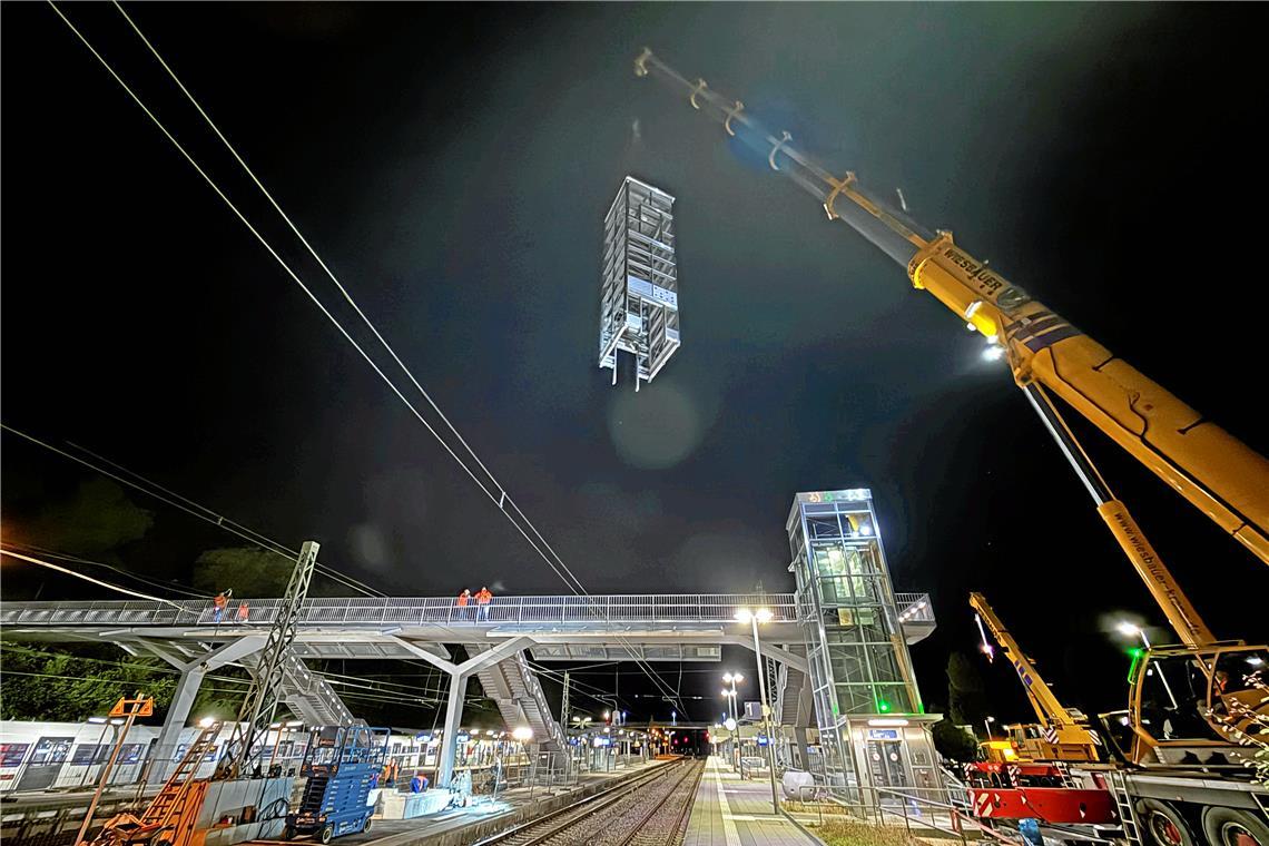 Der neue Aufzug für den Bahnhof Backnang kommt. 