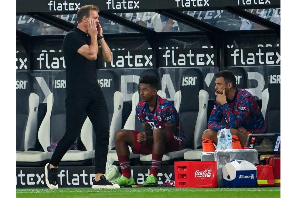 Weiter sieglos: Noch viel Arbeit für Bayern-Coach Nagelsmann Der neue Bayern-Trainer Julian Nagelsmann (l) erlebte gleich ein emotionales Fußball-Spektakel. Foto: Federico Gambarini/dpa