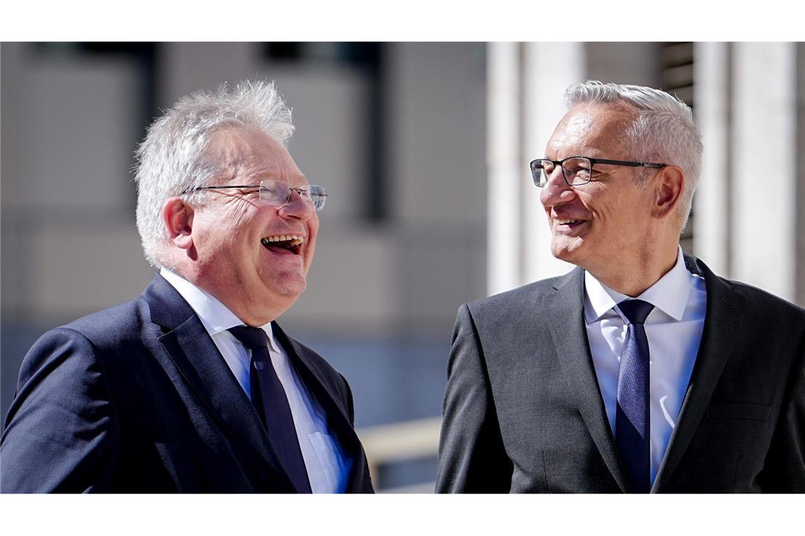 Der neue BND-Präsident Martin Jäger mit seinem Vorgänger Bruno Kahl, der nach neun Jahren im Amt auf eigenen Wunsch für Deutschland an den Heiligen Stuhl in Rom wechselt.