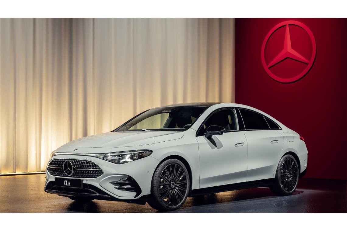So sieht der Mercedes CLA mit Verbrennungsmotor aus Der neue CLA als Hybrid mit Verbrennungsmotor – von außen betrachtet gibt es Unterschiede zur E-Variante.