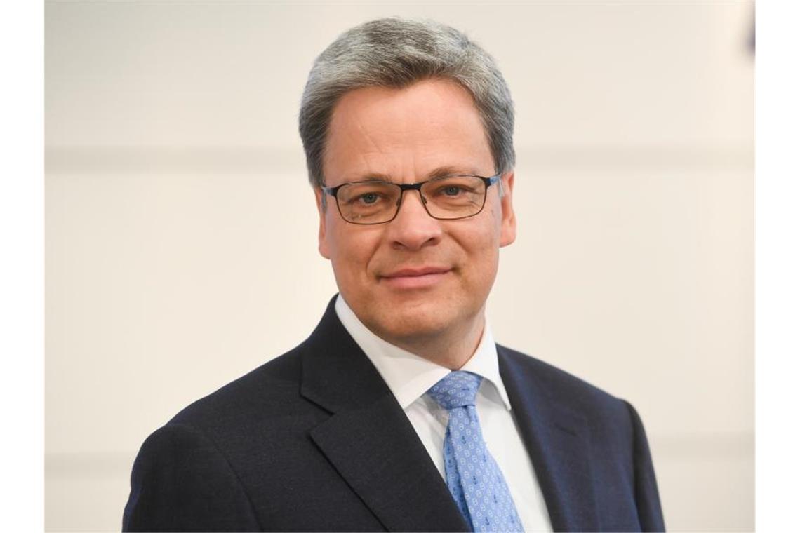 Der neue Commerzbank-Chef Manfred Knof, ehmals Vorstandsvorsitzender der Allianz Deutschland AG, stimmt die Bank auf einen tiefgreifenden Umbau ein. Foto: picture alliance / Tobias Hase/dpa